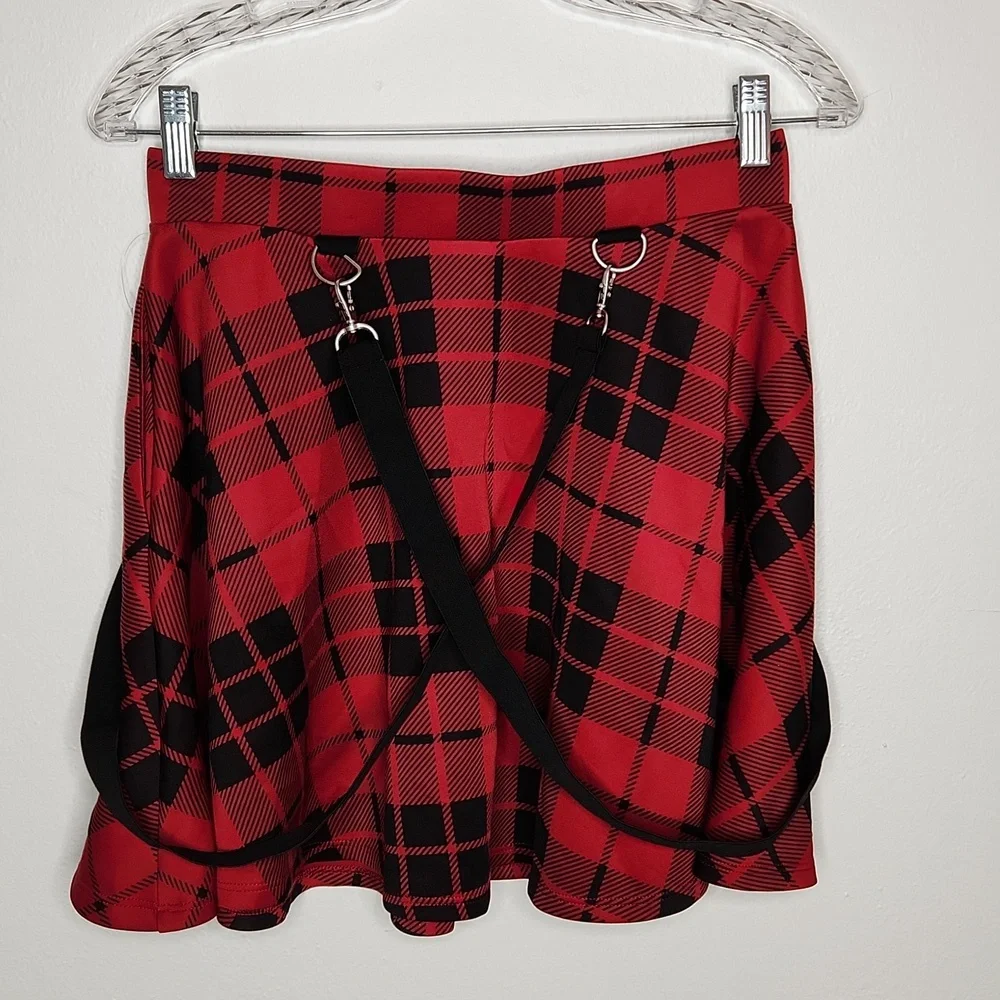 Black & Red Plaid O-Ring Gothcore Skater Skirt - Picture 5 of 7